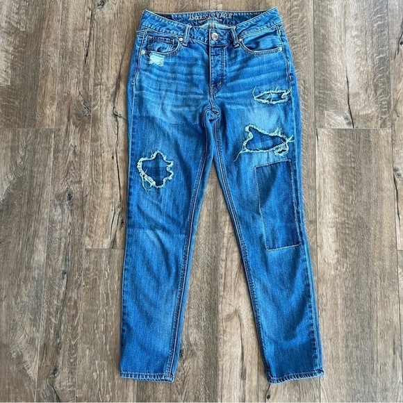 American Eagle Tomgirl Distressed Denim Patched Jeans Size 2 - Picture 5 of 10